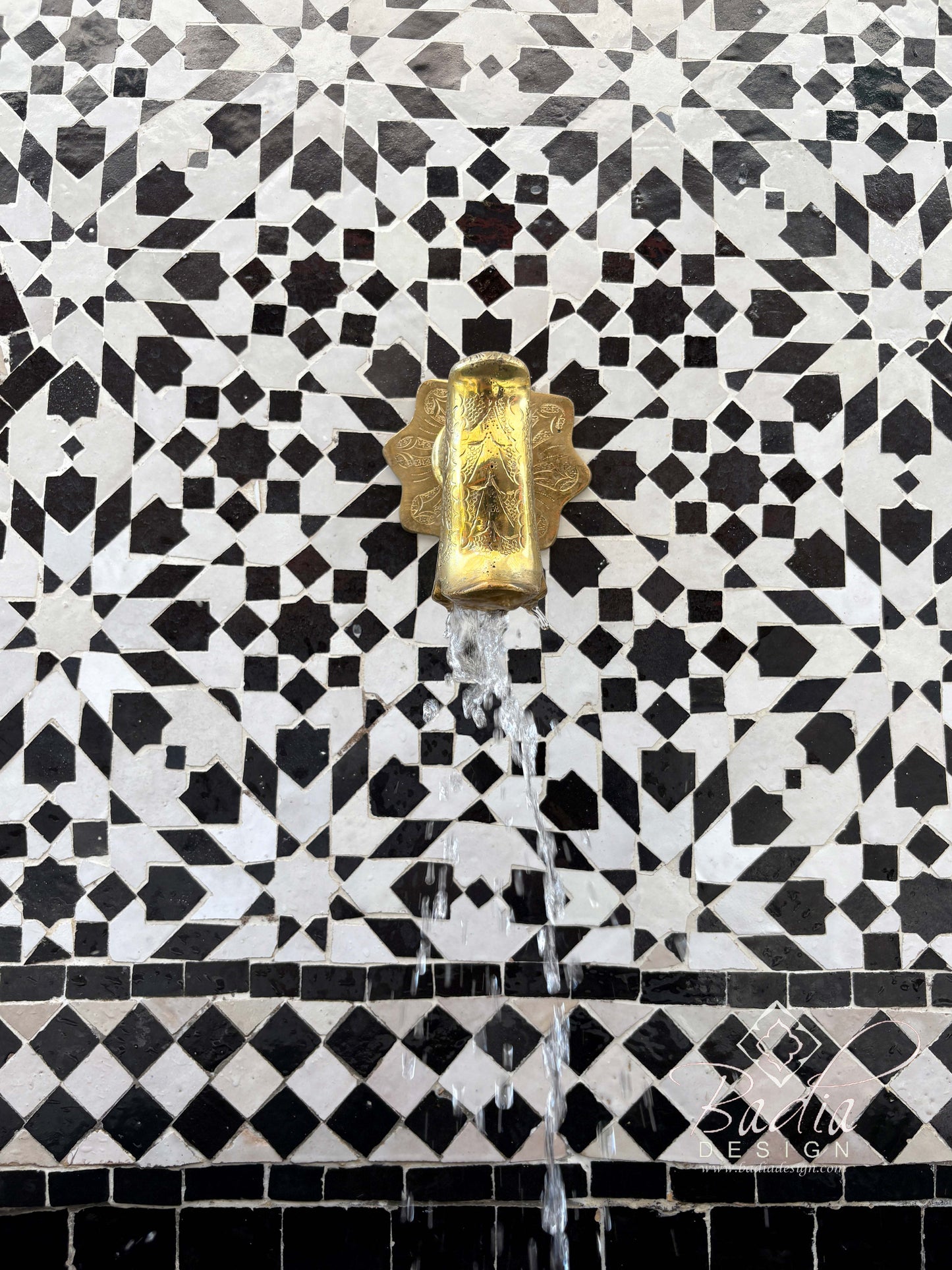 Black and White Mosaic Tile Water Fountain